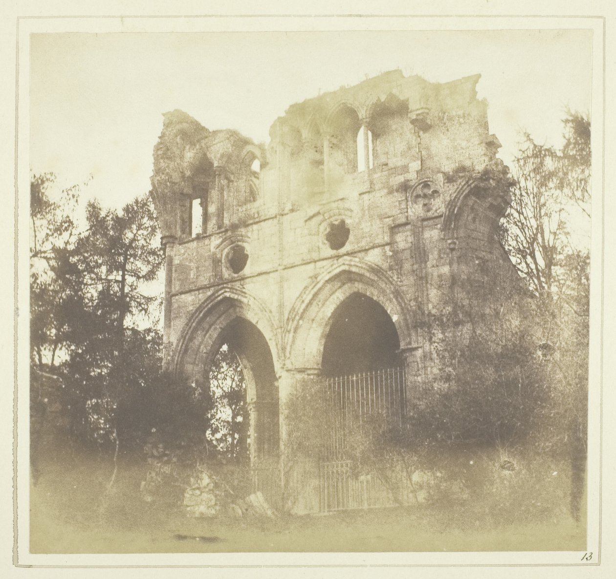 Sir W. Scotts grav i Dryburgh Abbey av William Henry Fox Talbot