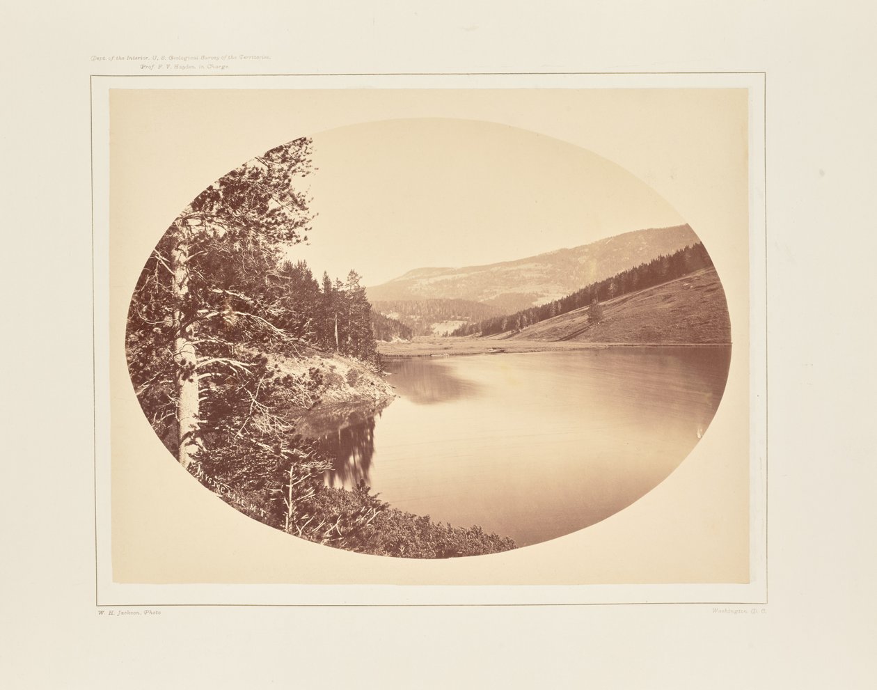 Mystic Lake, East Gallatins källa av William Henry Jackson