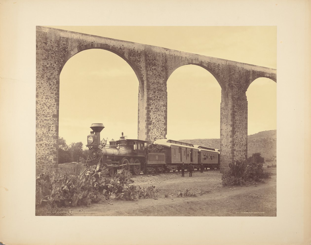 Gammal akvedukt i Querétaro, Mexiko av William Henry Jackson