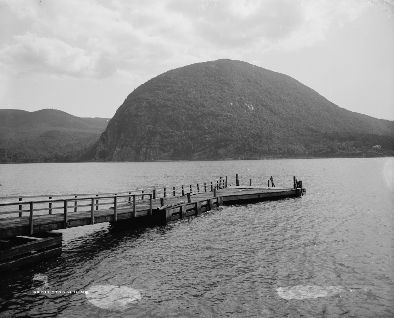 Storm King Mountain, New York, ca 1880-97 av William Henry Jackson