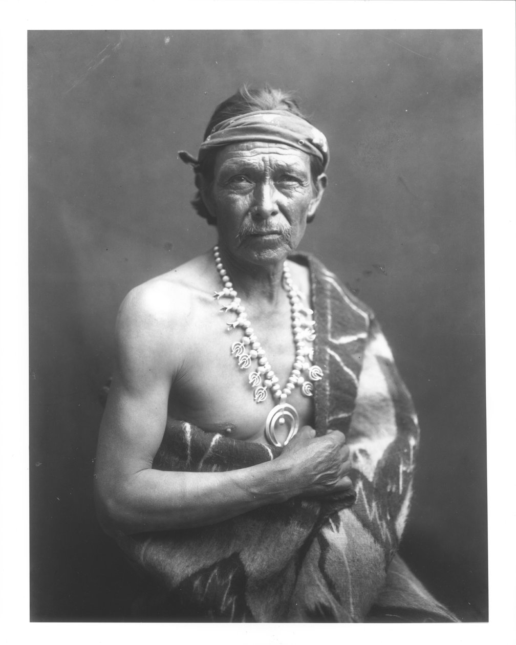 The Medicine Man, ca 1915 (bw-foto) av William Carpenter
