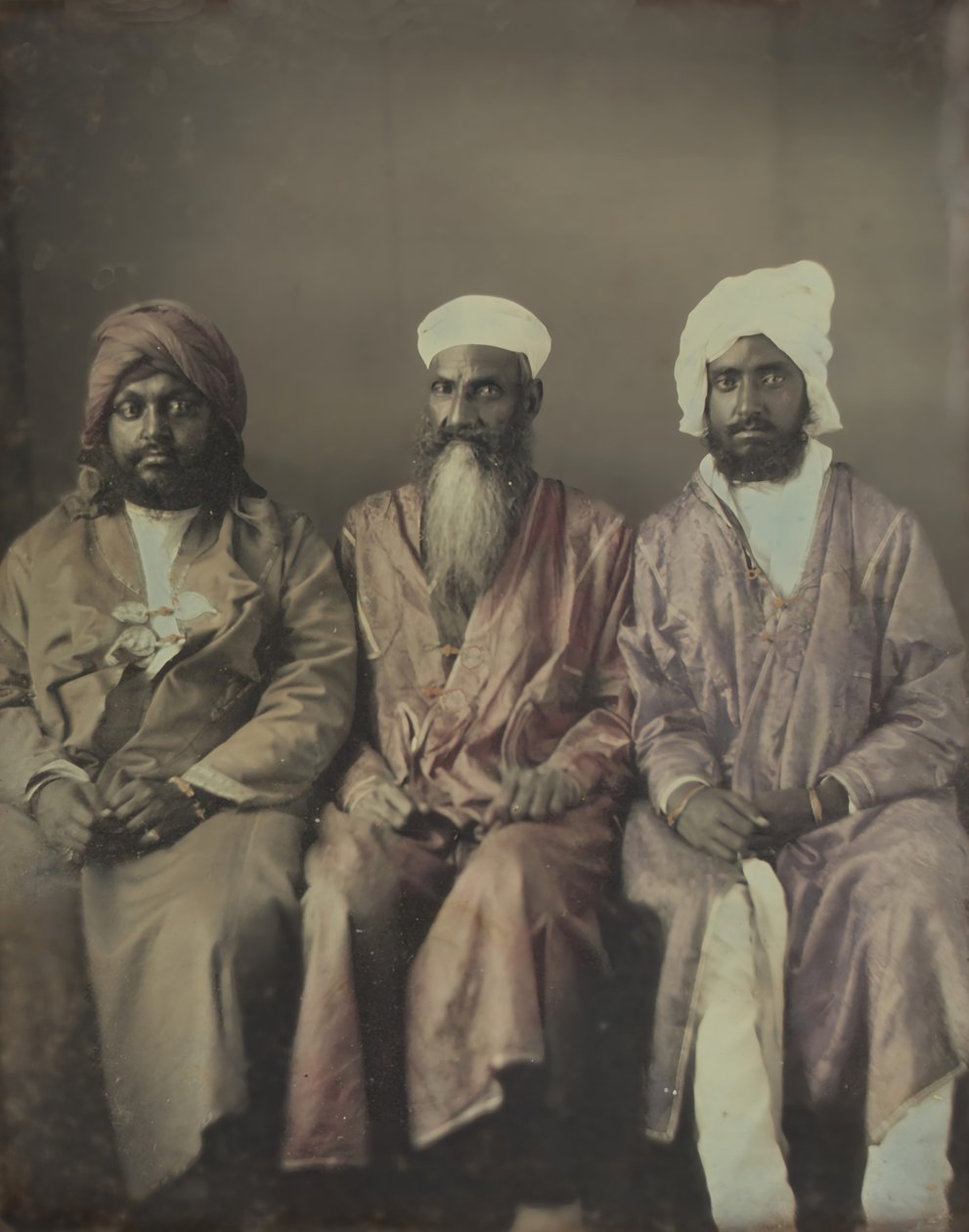 Utan titel porträtt av tre sittande män som bär turban, 1853. av William Johnson