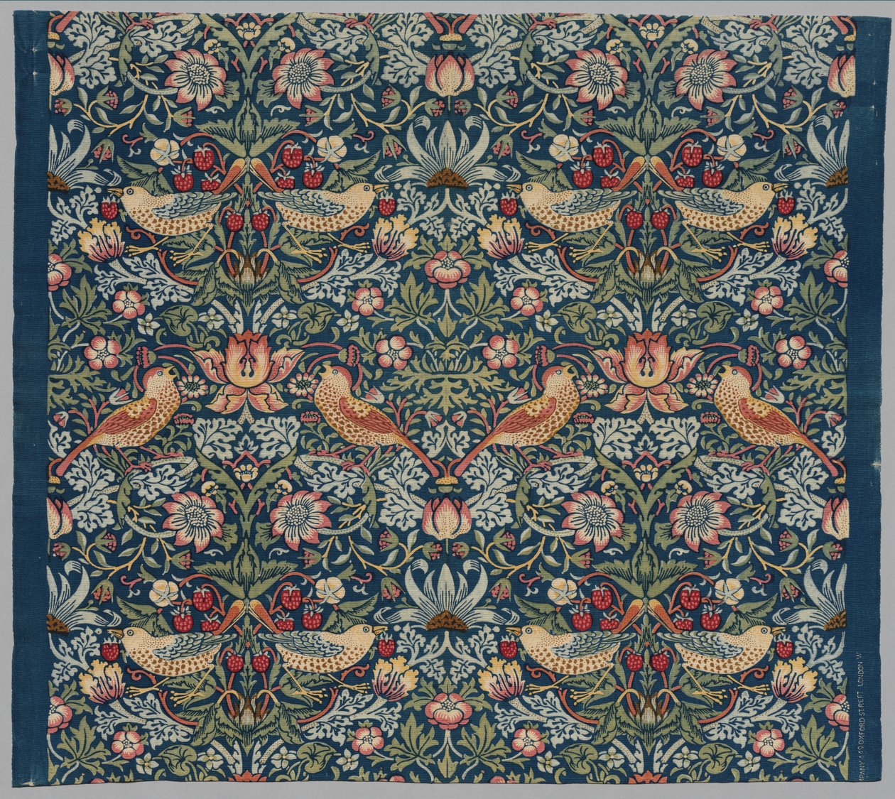 Strawberry Thief, c 1936. av William Morris