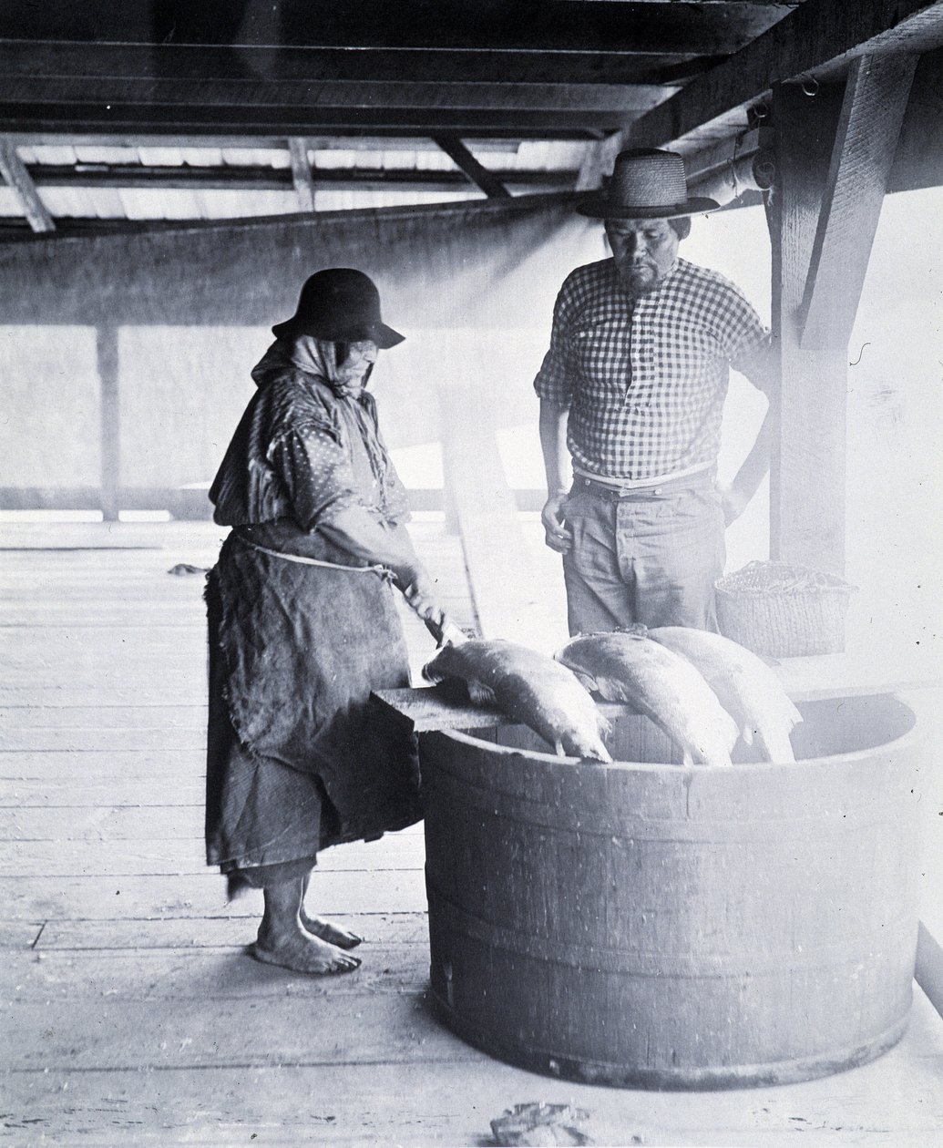 Indian Salmon Cleaner, nära New Westminster, British Columbia (provinsen Kanada) av William Notman