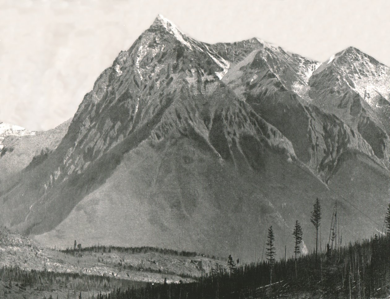 Klippiga bergen: Chancellor Peak, Leanchoil, Kanada, 1895. av William Notman and Son