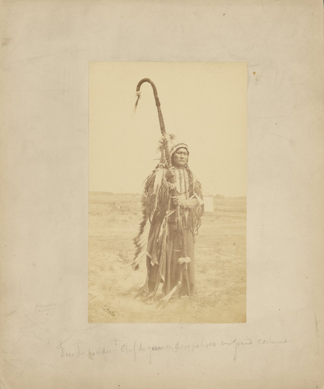 Powder Face, krigshövding för Arapahoes, [i krigsdräkt] av William Stinson Soule