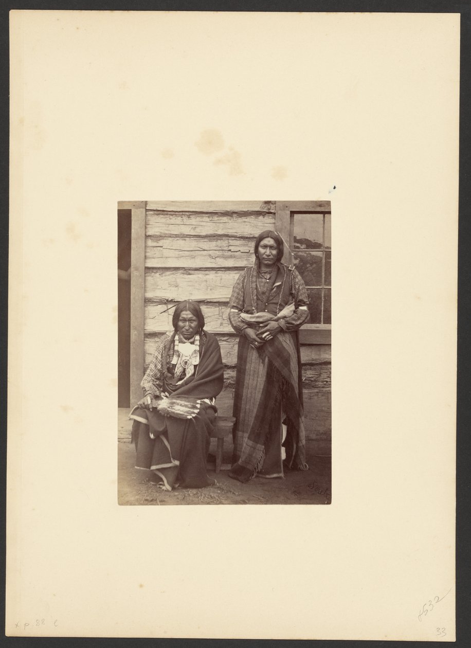 Söner till Arapaho-hövdingen Little Raven [Little Bear och sköld, troligen vid Camp Supply] av William Stinson Soule