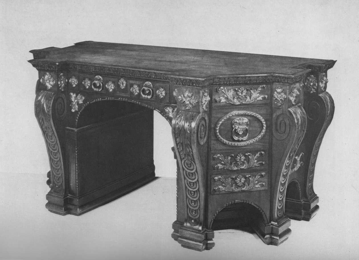 Ett av ett par George II biblioteksbord av William Vile