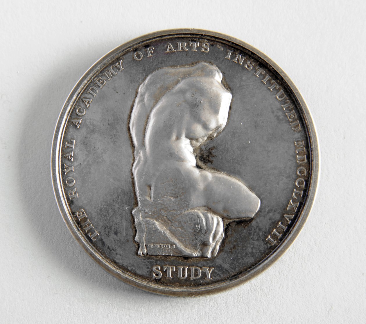 R.A. medalj tilldelas George Frampton 10.12.1884 för bästa modell av en figur (metall) av William Wyon