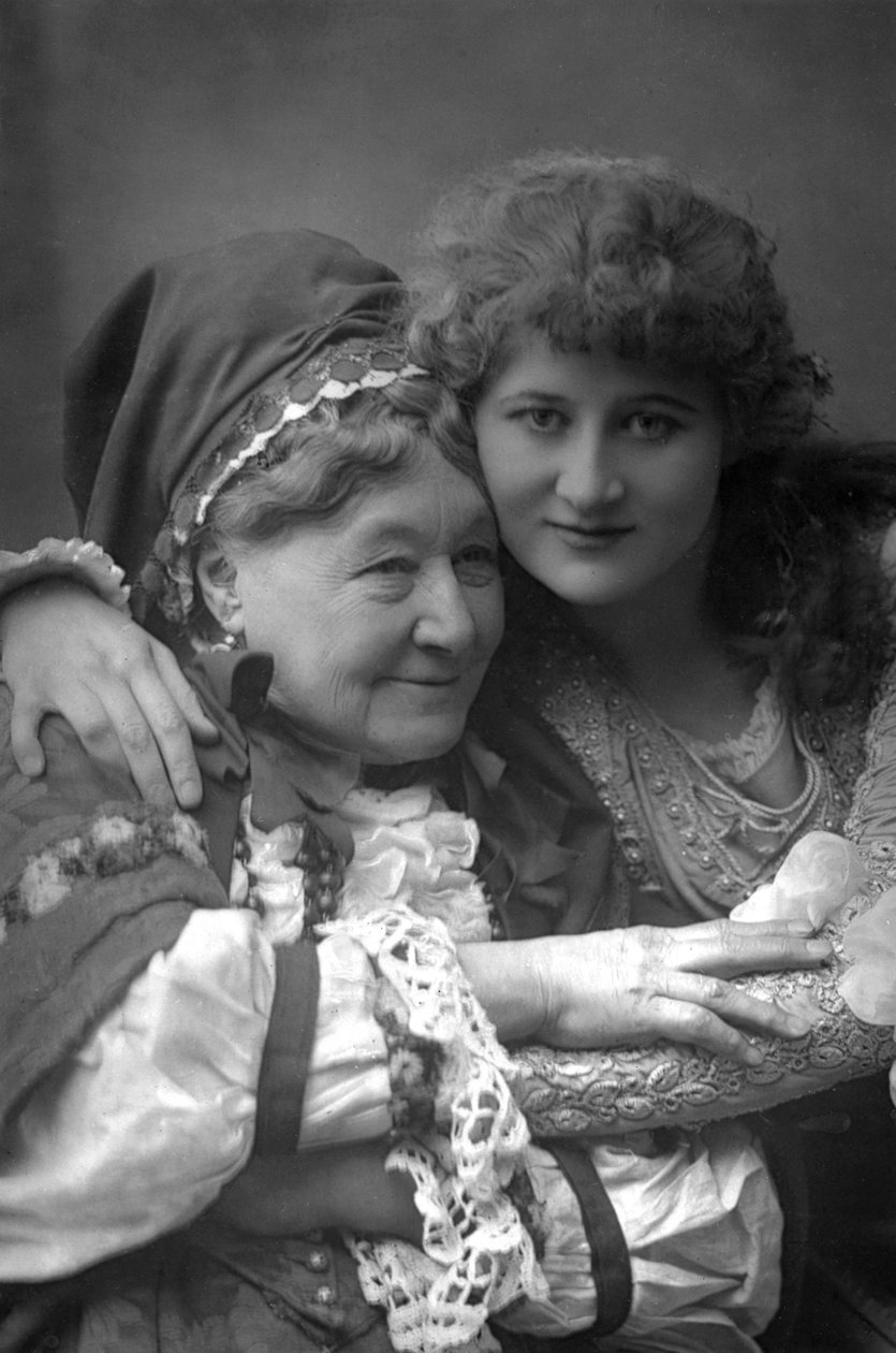 Mary Anderson 1859-1940, amerikansk scenskådespelerska och Mrs Stirling, 1890. av William and Daniel Downey