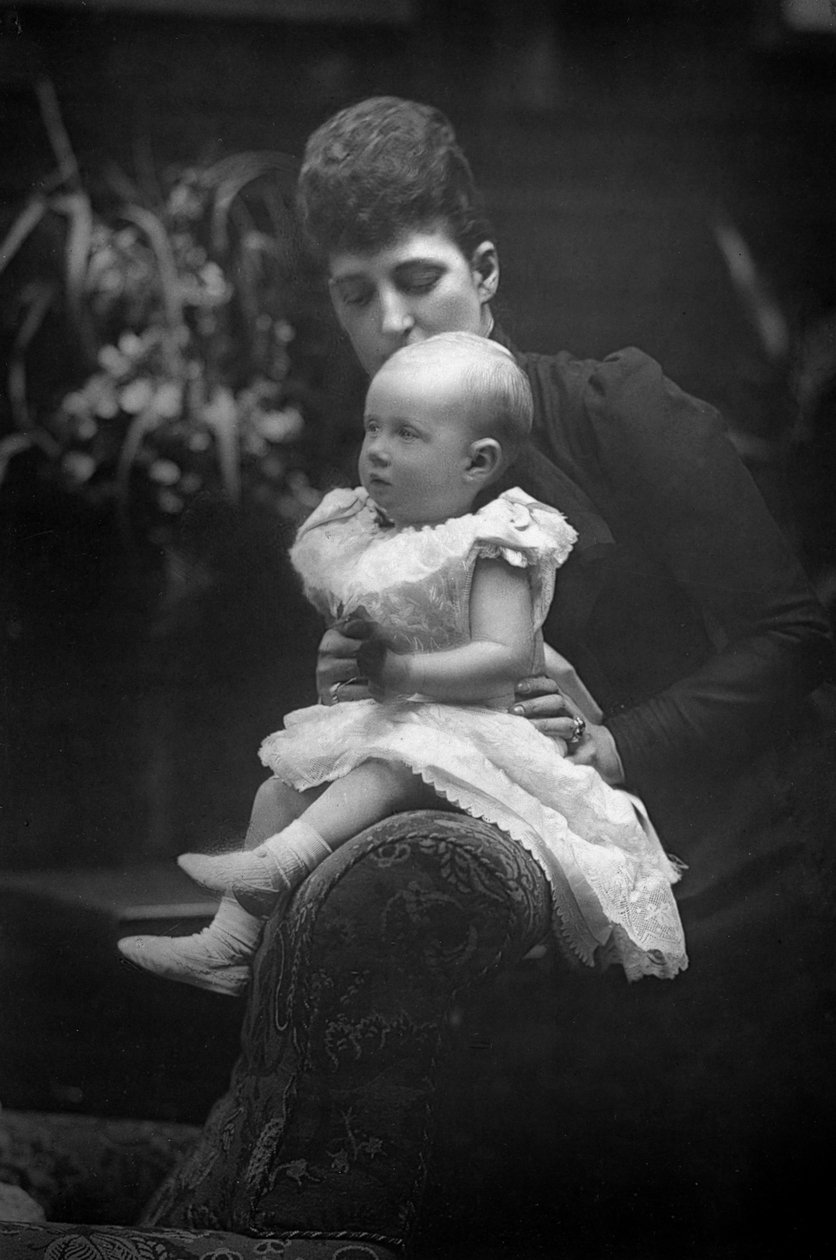 Prinsessan Louise 1867-1931 med sin dotter prinsessan Alexandra 1891-1959, 1893. av William and Daniel Downey