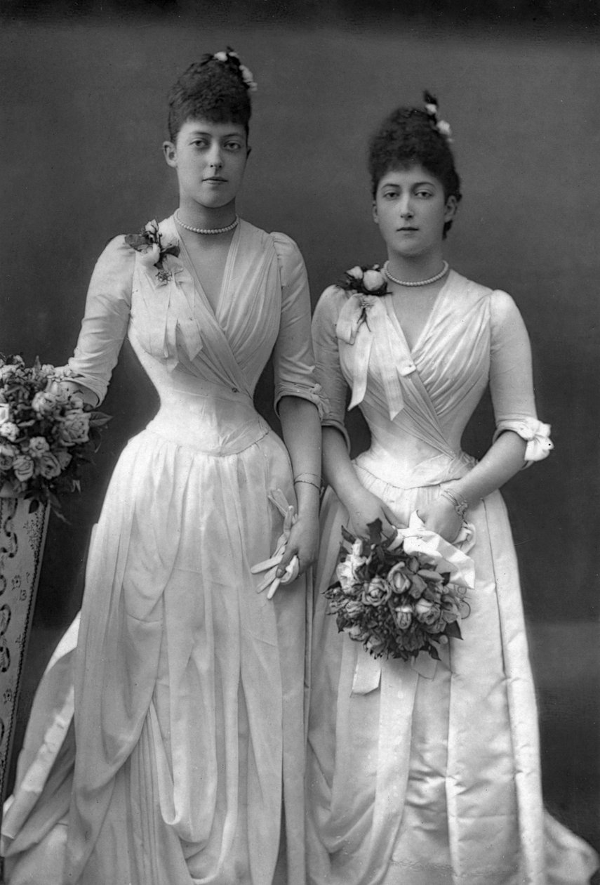 Prinsessorna Victoria 1868-1935 och Maud 1869-1938 av Wales, 1890. av William and Daniel Downey