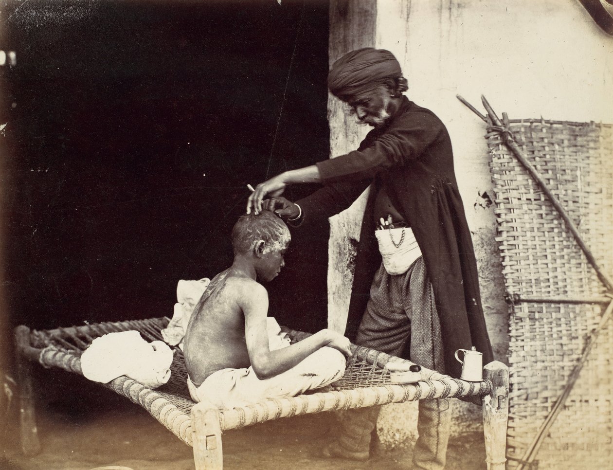 Indisk frisör, 1860-talet. av Willoughby Wallace Hooper
