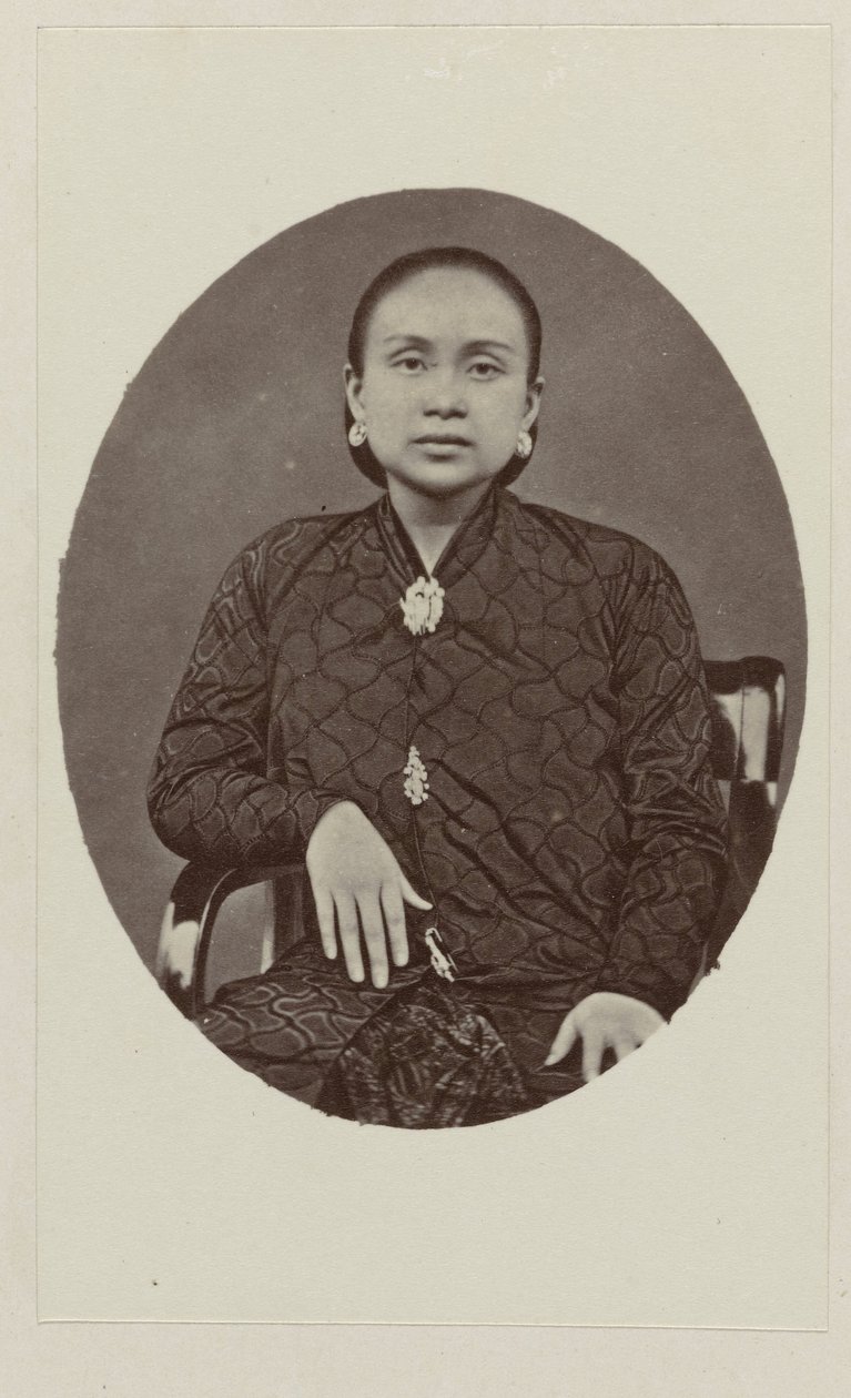 Hustru till Ratoe van Pakoe Boewono IX, Susuhunan van Surakarta av Woodbury and Page