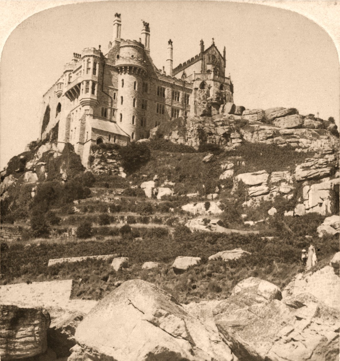 St. Michaels Mount, Benedictine Monastery, Penzance, Cornwall, 1900. av Works and Sun Sculpture Studios
