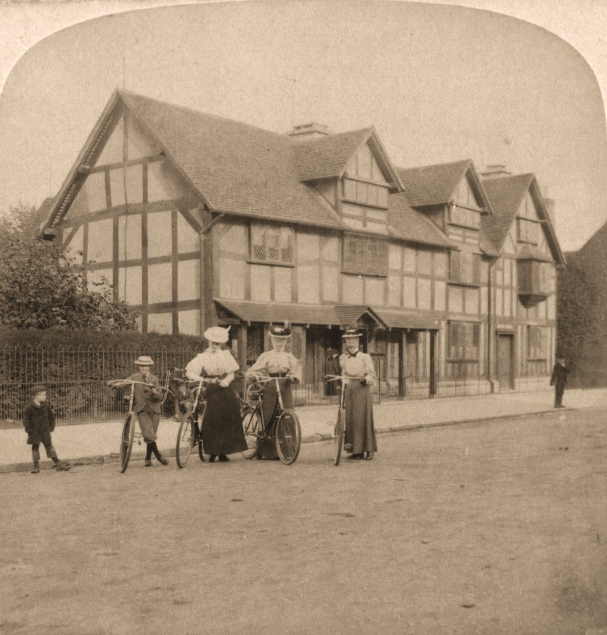 Shakespeares födelseplats, Stratford on Avon, England, 1896. av Works and Sun Sculpture Studios