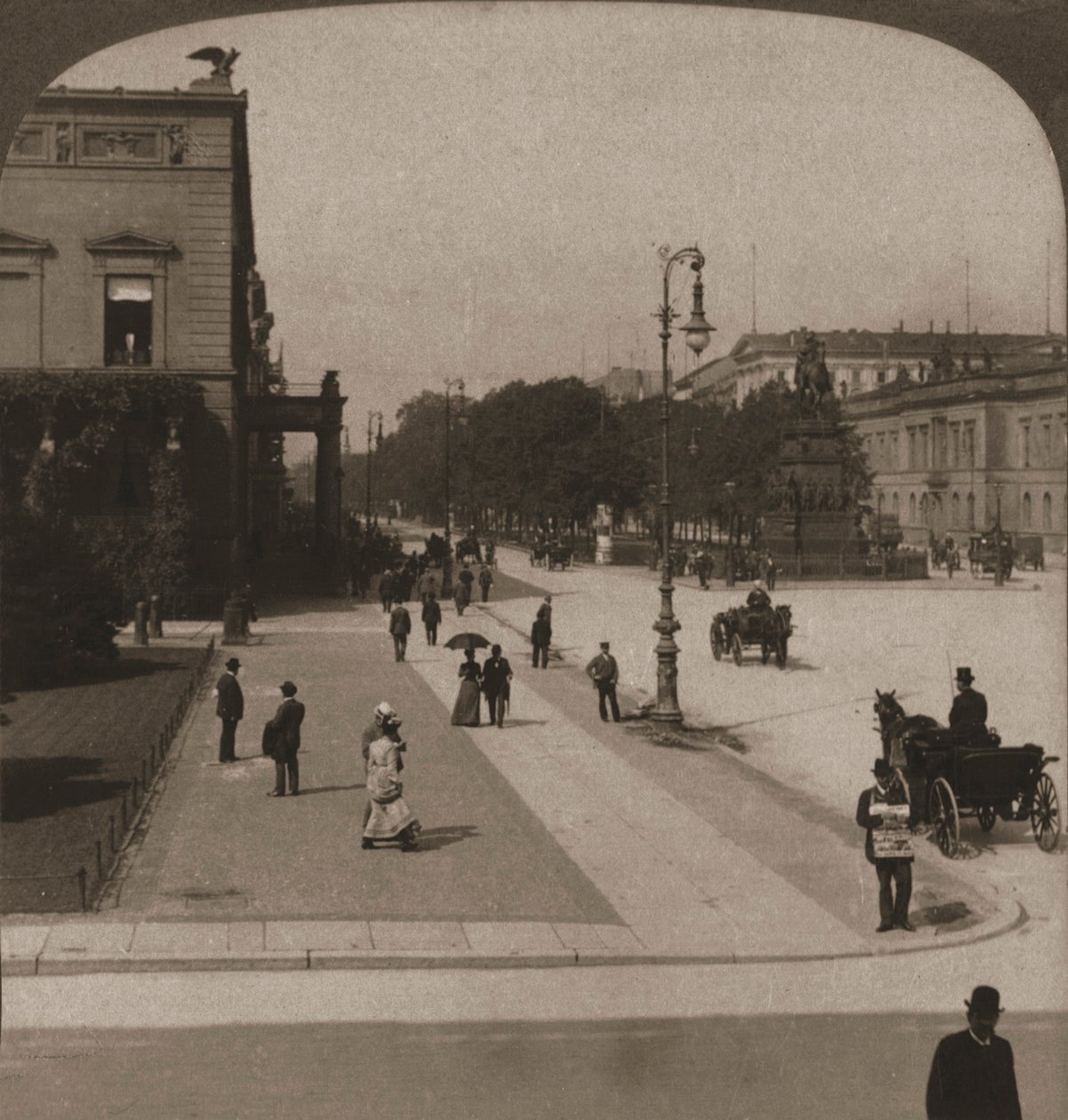 Unter den Linden, Berlin, 1903. av Works and Sun Sculpture Studios