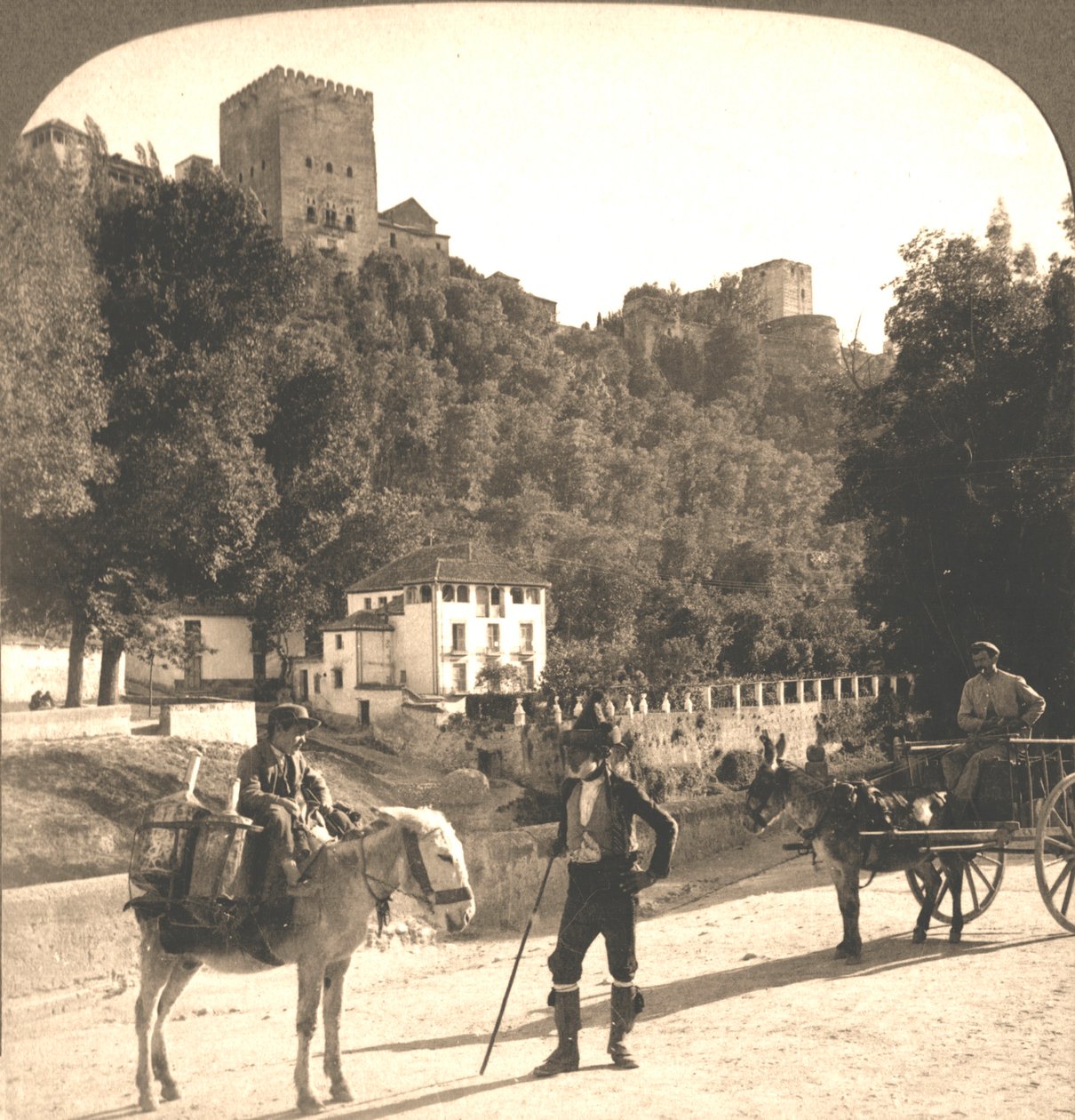 Alhambras murar och torn, Granada, Spanien, 1896. av Works and Sun Sculpture Studios