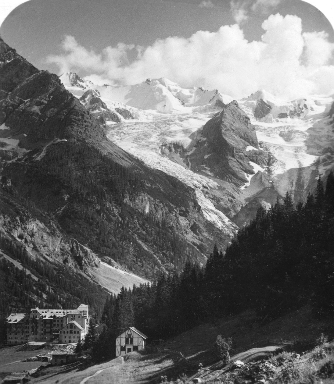 Ett hotell i Trafoi, Italien, c1900. av Wurthle and Sons