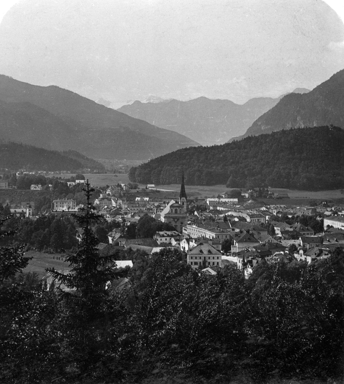 Bad Ischl, vid foten av Hoher Dachstein, Salzkammergut, Österrike, c1900-talet. av Wurthle and Sons