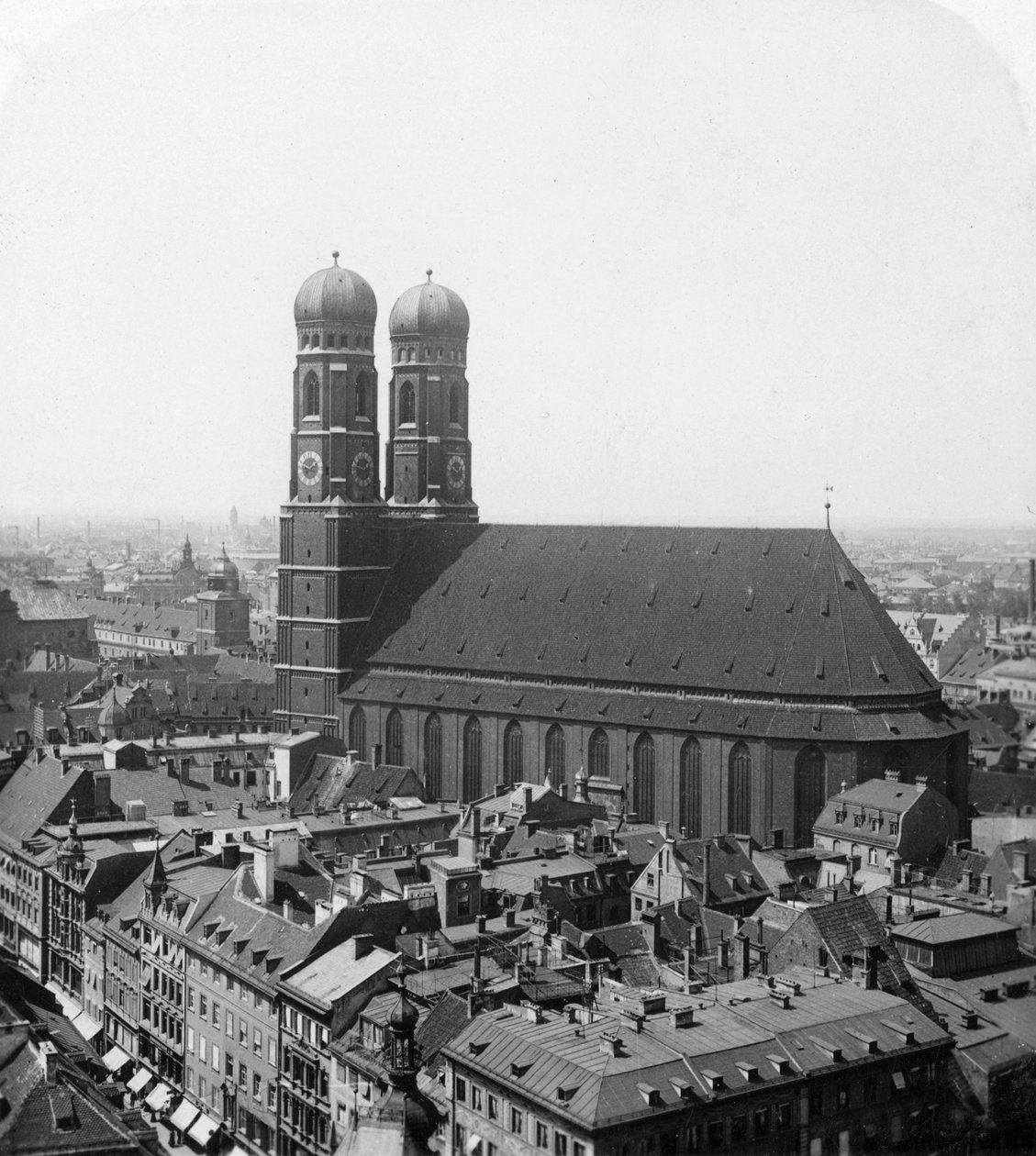 Frauenkirche, München, Tyskland, c1900. av Wurthle and Sons