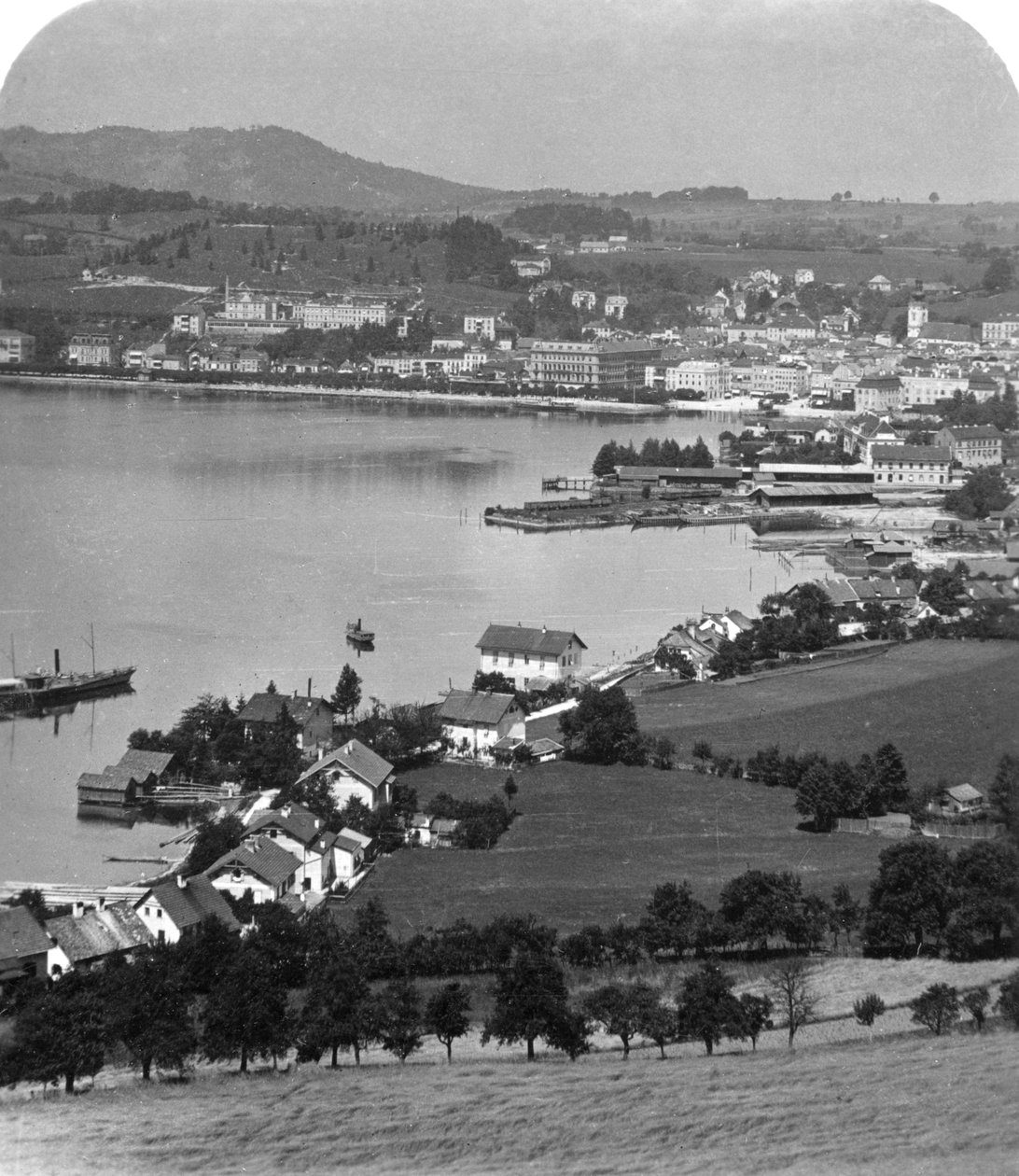 Sjön vid Gmunden, Salzkammergut, Österrike, c1900-talet. av Wurthle and Sons