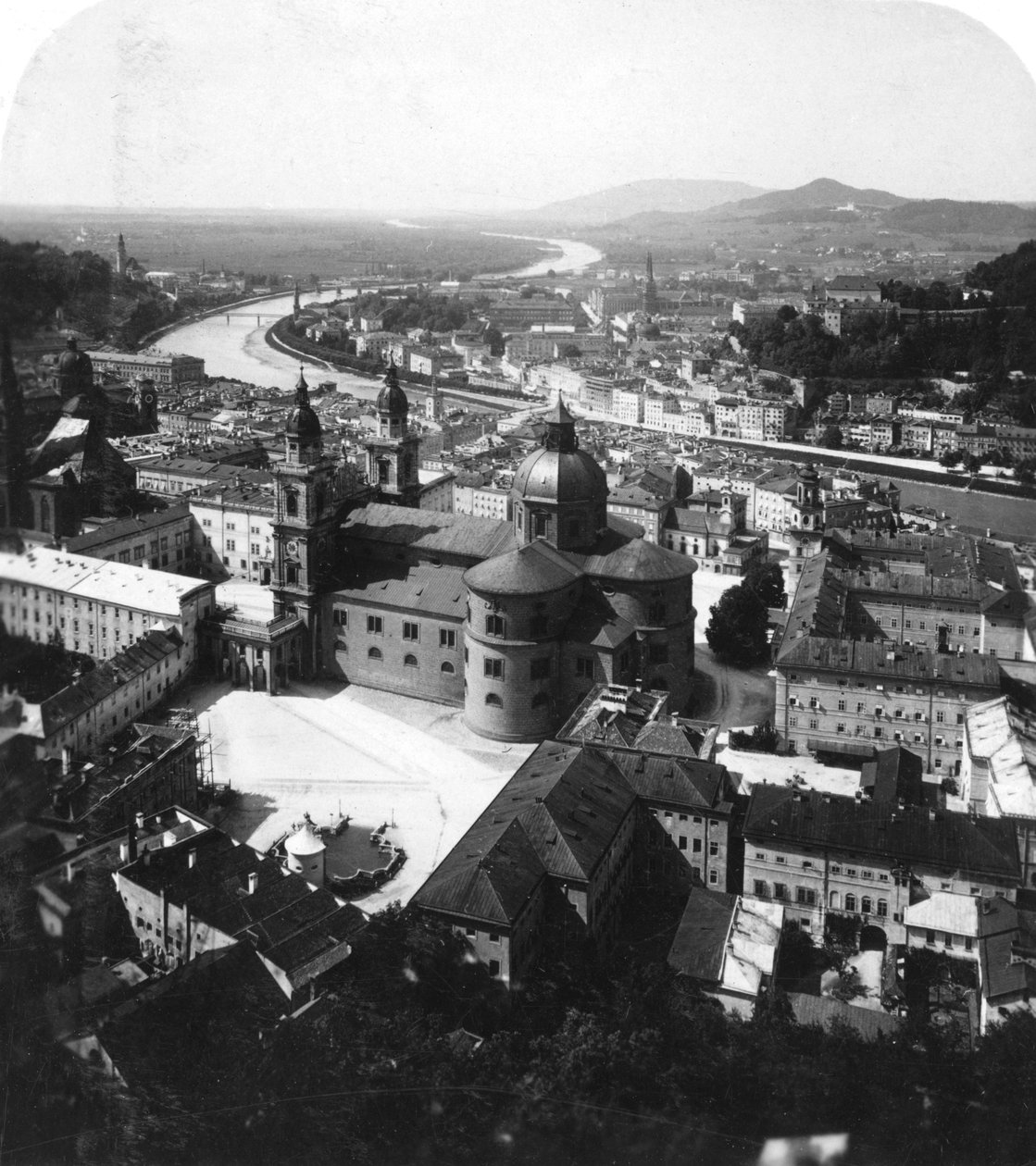 Utsikt över Salzburg från fästningen Hohensalzburg, Salzburg, Österrike, c1900 av Wurthle and Sons
