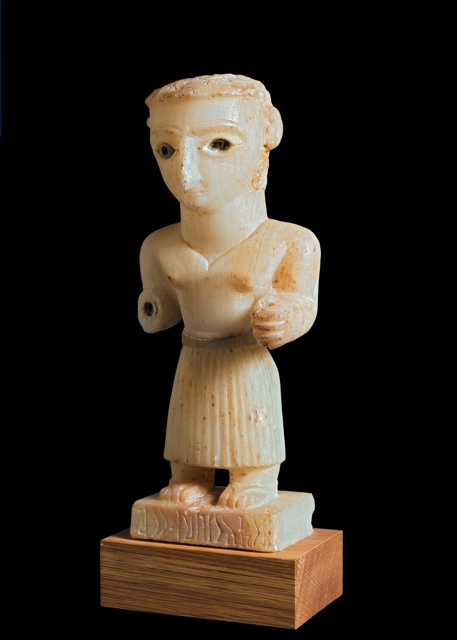 Statyett av en man, inskriven av klanen Madrarum, från Nugub, nära Beihan, södra Jemen, 1:a-2:a århundradet e.Kr. (alabaster) av Yemen School