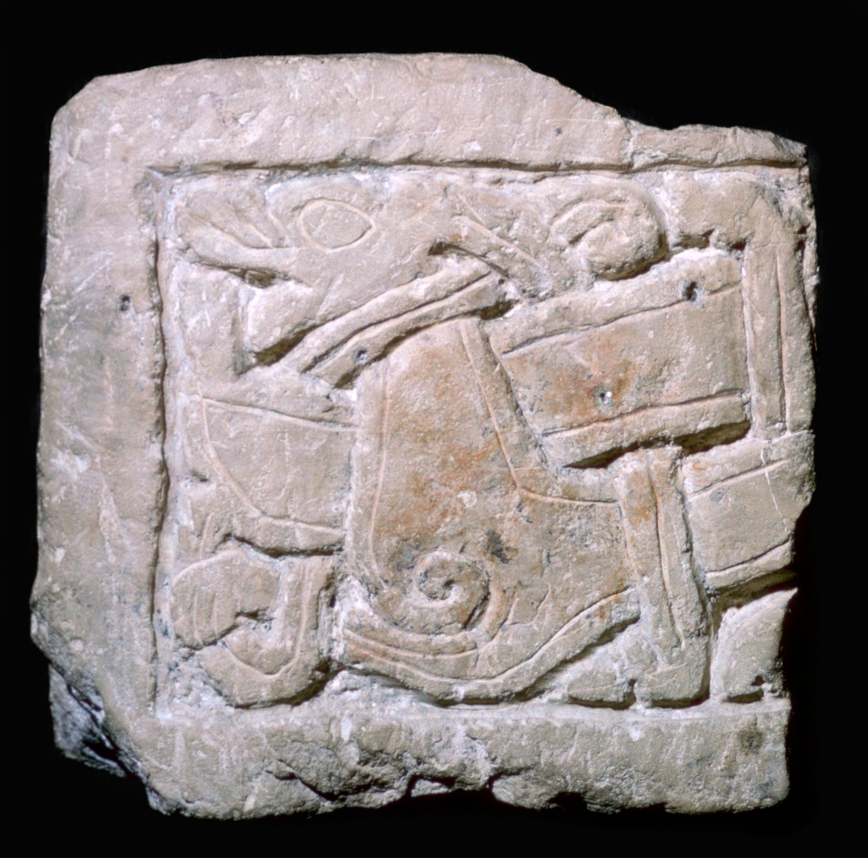 Snidad vikingagravplatta i Jellingestil från York av York Master