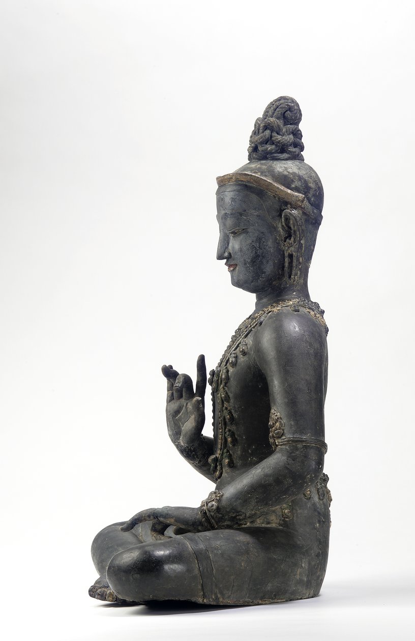 Bodhisattva i nepalesisk-kinesisk stil (lack, tyg, spår av blå, guld och grön färg och bladguld) av Yuan Dynasty Chinese School