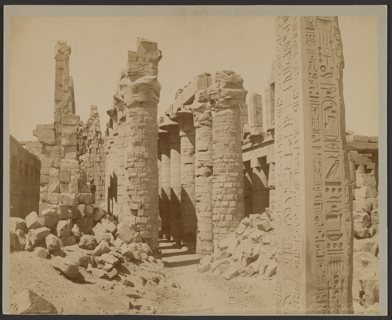 Karnak, Tuthmes 1:a obelisk och hallens kolonnad [illeg] av Zangaki