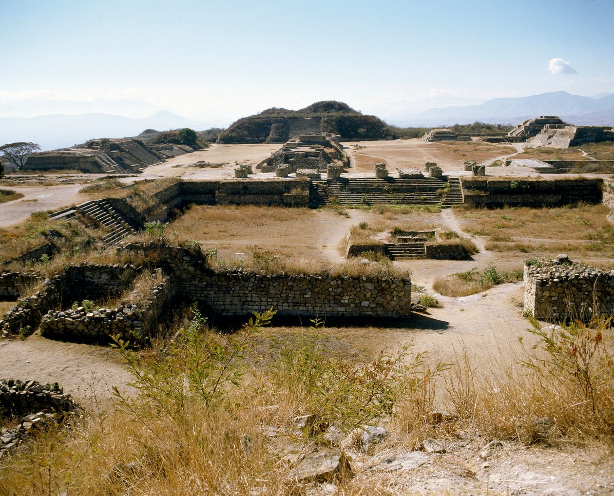 Utsikt över den norra plattformen (500 f.Kr.-850 e.Kr.) av Zapotec Zapotec