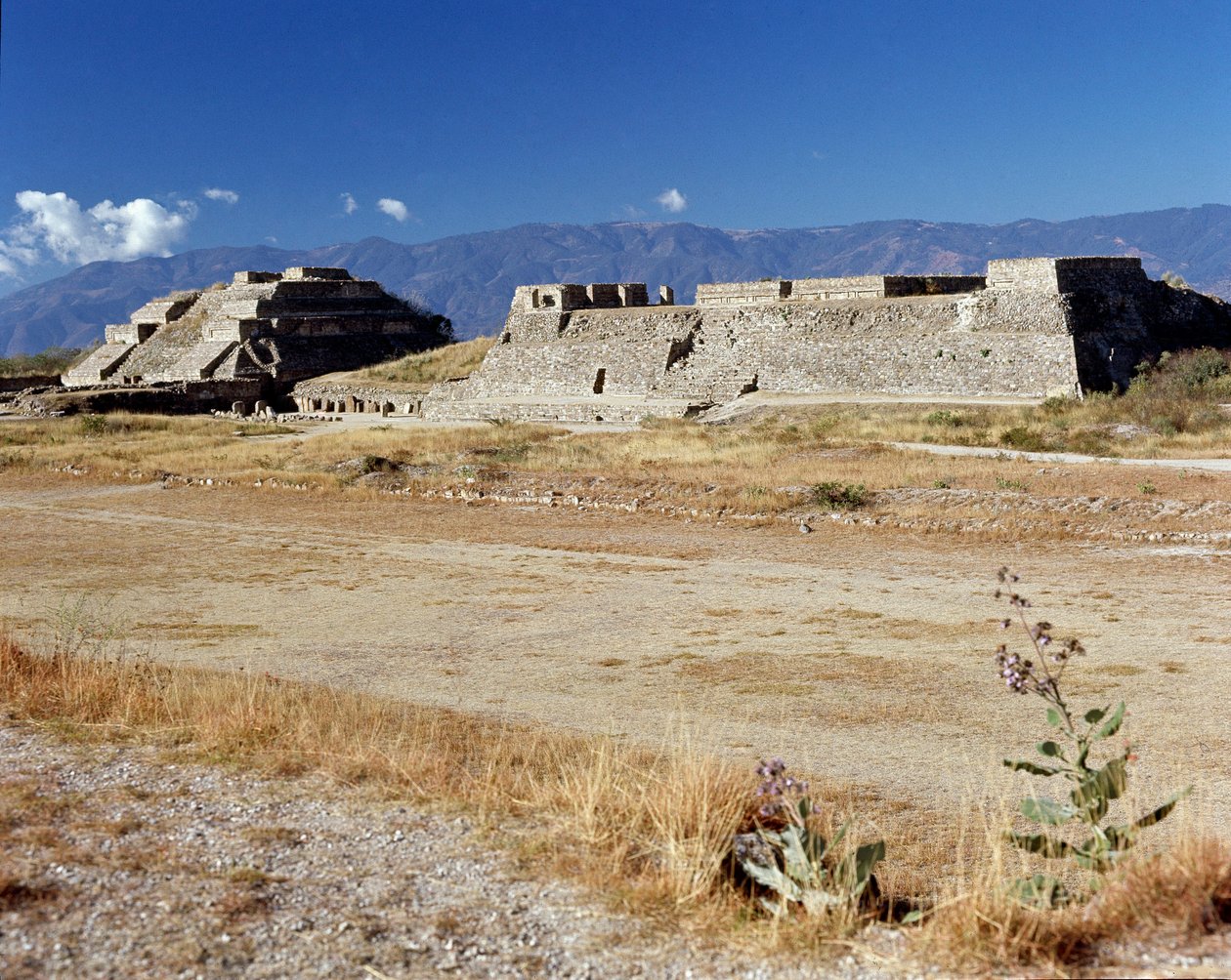 Utsikt över den norra plattformen (500 f.Kr.-850 e.Kr.) av Zapotec Zapotec