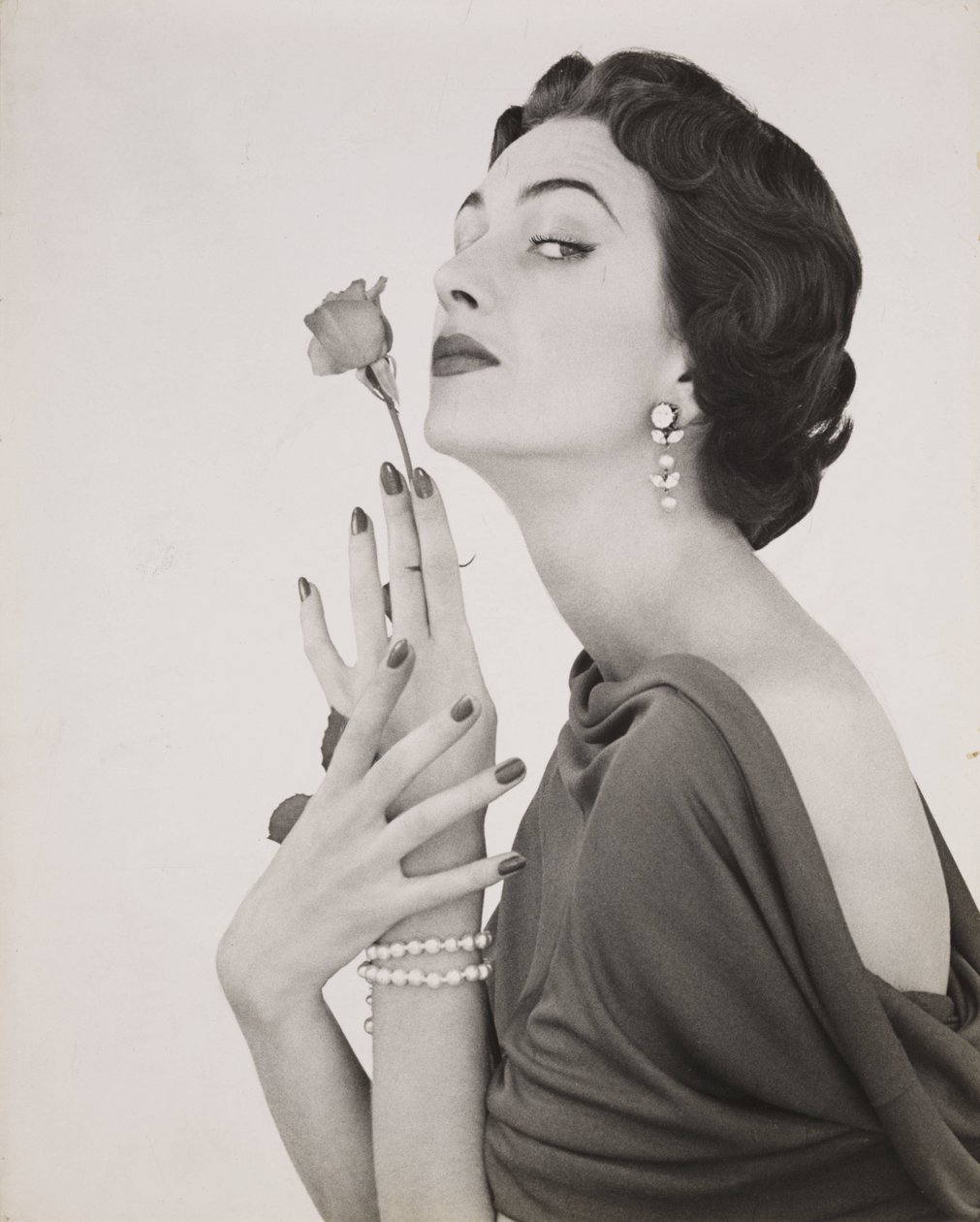 Kvinna med ros, ca 1960 av Zoltan Glass