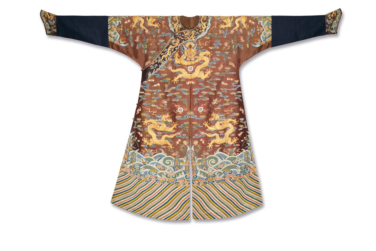 Kejserlig kastanj broderad drakrock, Mangpao, Qianlong Period av Zong Fengying