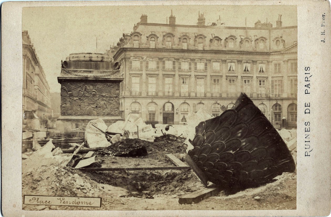 Paris kommun (1871): ruiner på Place Vendome i Paris. Fotografi 1871. Dim.16,5x10,8 cm av Frederick (attr. to) Barnard