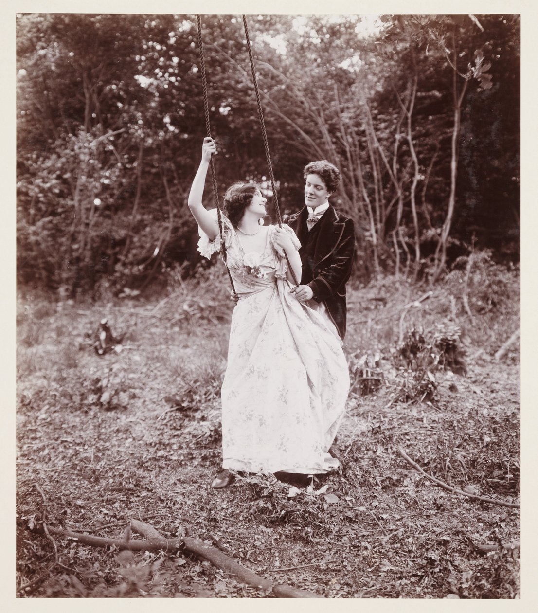 Edwardianskt porträtt, par med en gunga av John Pardon