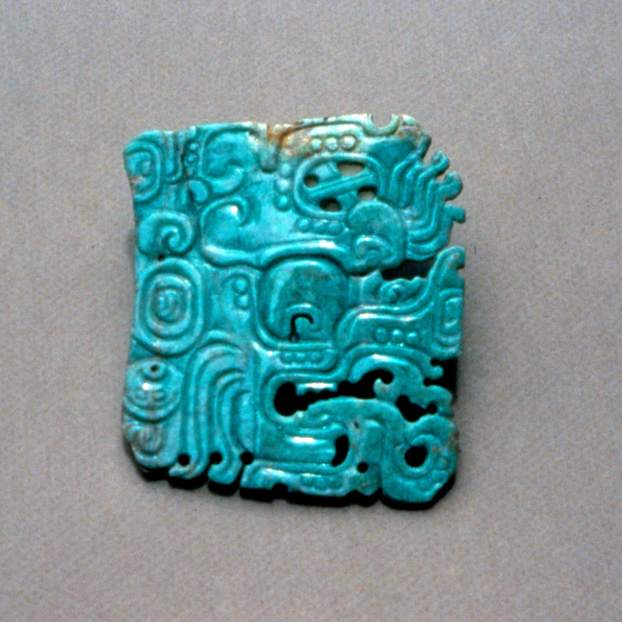 Gravyr av Itzamna från en grav i Topoxte, Peten, Guatemala, klassisk period, ca 300-900 e.Kr. (jade) av Hippolyte Lalaise Devéria