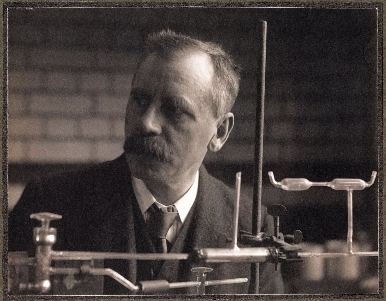 Herbert Brereton Baker, brittisk kemist av Ferdinand Georg Waldmuller