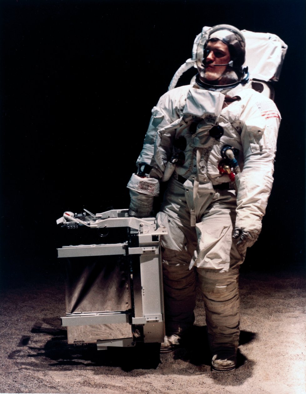 Bemannad rymdflygning, USA, Apollo, General The Apollo Laser Ranging Retro-Reflector av Ferdinand Georg Waldmuller