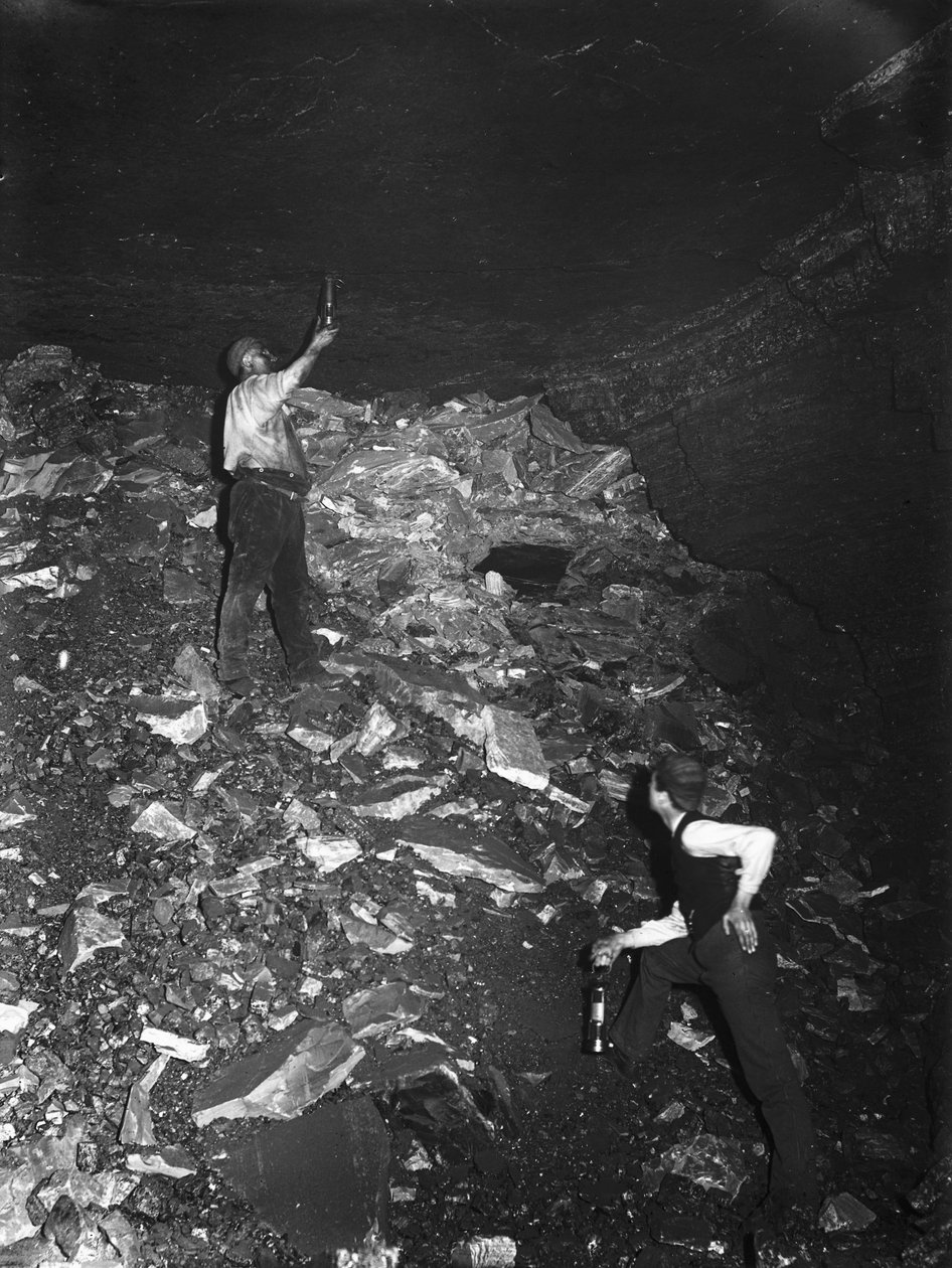 Gruvdrift, koltestning för gas i ett gruvschakt, Ramrod Hall Pit, Staffordshire, ca 1890-talet av Frederick (attr. to) Barnard