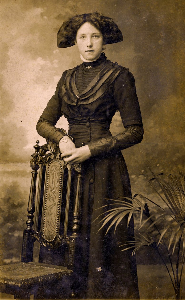 Porträtt av en edvardiansk kvinna, Eastbourne ca 1908 (foto) av . .