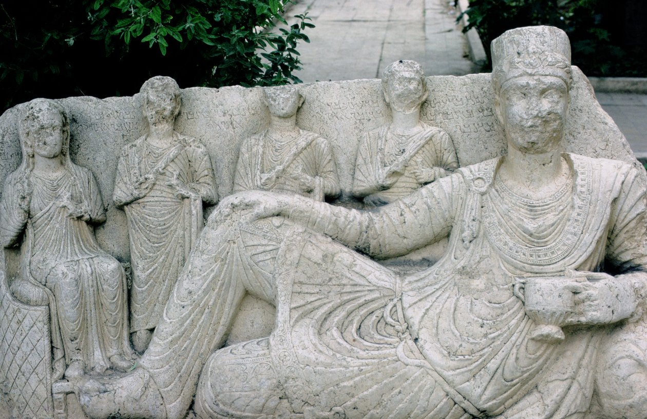 Relief föreställande en palmyrisk familj, troligen c.10-8th århundradet f.Kr. (sten) av Hippolyte Lalaise Devéria