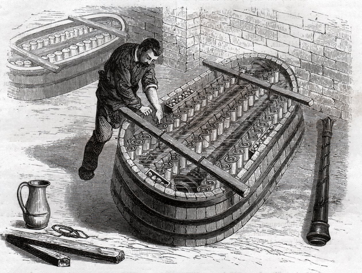 Arbetare i guldsmeden. Arbetare i silversmide. i silversmedjan. av Frederick (attr. to) Barnard