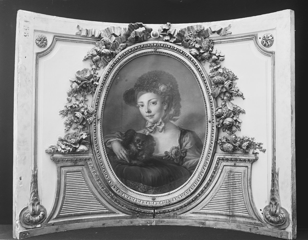 Kvinna med en hund en av en uppsättning, 1770-90. av ca. 1775 . French Painter