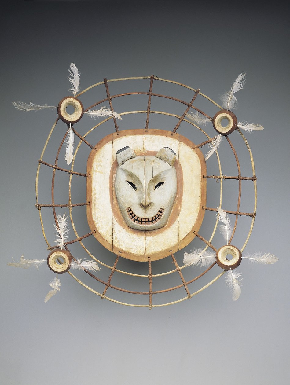Mask föreställande en björnsprit, sent 1800-tal (trä, färg, fiber, tarmsträng) av culture Yupik