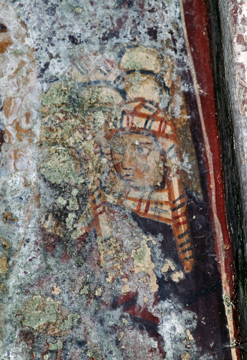 Mansfigur med huvudbonader, skadad fresk i kyrkan Metamorphosis Sotiros, Voutas, Kreta, Grekland (foto) av Theodore Charles Ange Coquelin
