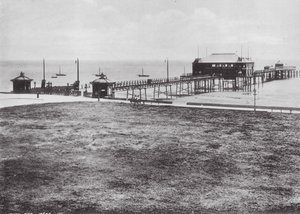 Lytham Pier (svartvitt foto) av (after) English photographer