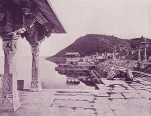 Marble Ghat, Rainuggur, Oodeypore (s/v foto) av (after) English photographer