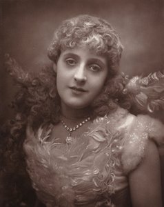 Miss Phyllis Broughton (svartvitt foto) av (after) English photographer